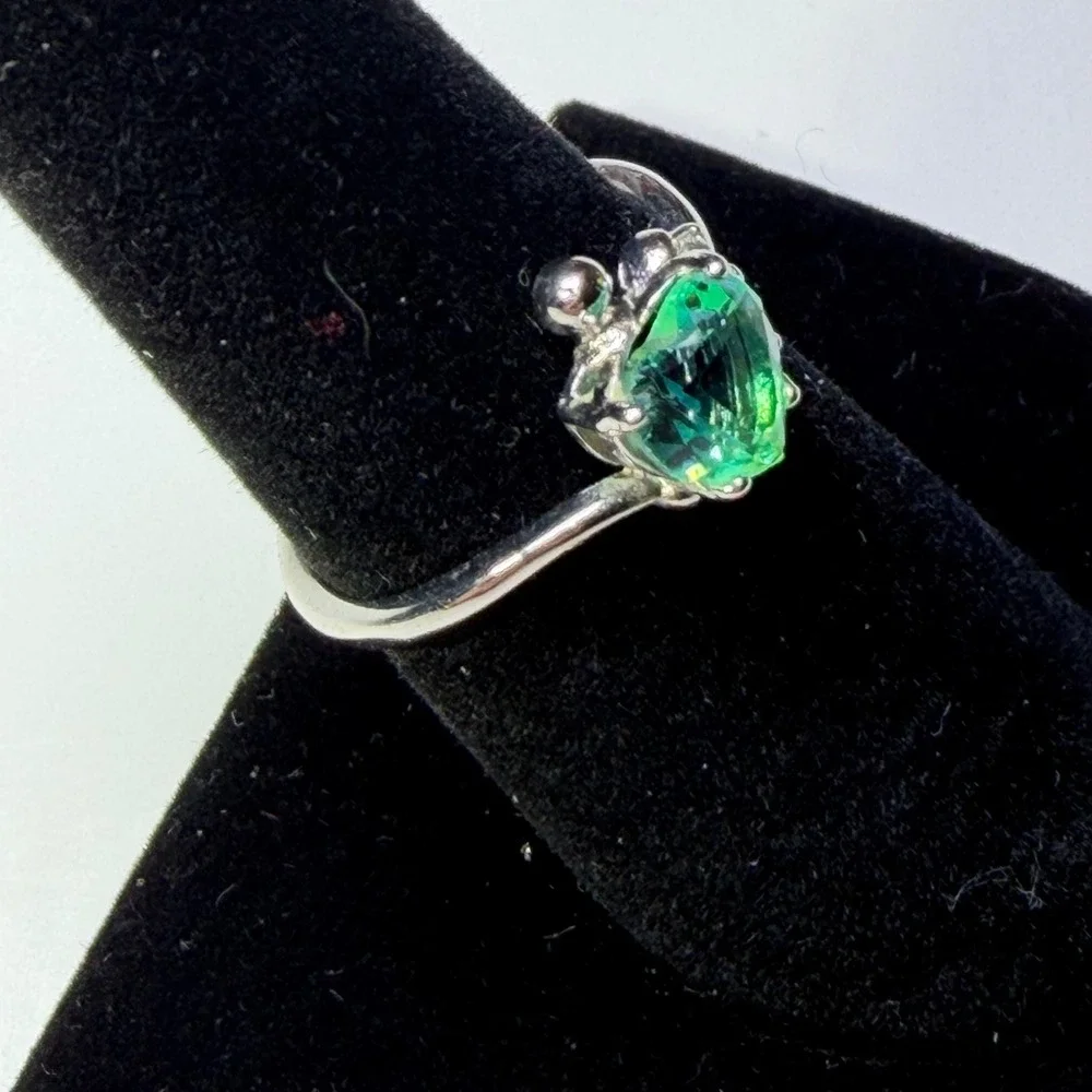 Fragrant Jewels Under the Sea Heart Green Stone Silver Tone Ring Size 7
